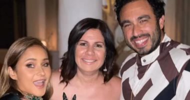 نيللى كريم تحتفل بعيد ميلاد هشام عاشور بأجواء التسعينيات.. فيديو وصور