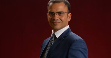 الإعلامى خالد منصور فى حوار خاص مع "اليوم السابع": بدايتى فى التليفزيون المصرى كانت مساعد مخرج بقناة التنوير.. انضممت للثقافية بعدما اكتشفت أننى لا أحب الخروج من بحور الثقافة.. والكلمة أمانة أبرز نصيحة تلقيتها