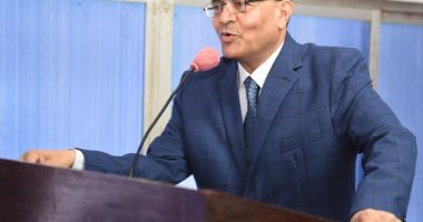 رئيس جامعة سوهاج يشهد اليوم العلمي لقسم العقاقير بكلية الصيدلة.. صور
