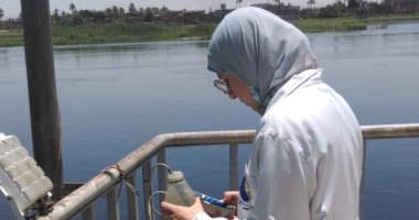 ظهور بقعة سولار أمام مأخذ محطة مياه شطورة السطحية بسوهاج.. صور