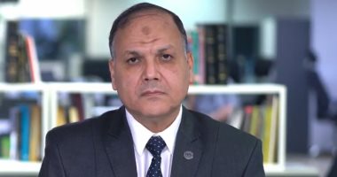 عادل عقل: هدف ملغى وركلة جزاء وطرد الأبرز تحكيما في لقاء الأهلى وفاركو 