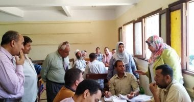 مدير تعليم المنوفية تتابع أعمال تقدير درجات امتحانات الشهادة الإعدادية.. صور