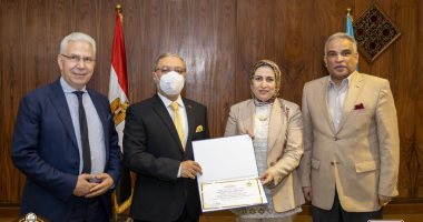 رئيس جامعة طنطا يكرم الفائزين بالمركز الرابع بمنتدى الحوسبة والذكاء الاصطناعى