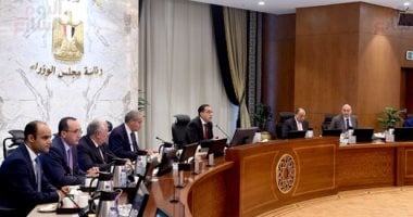 رئيس الوزراء خلال اجتماع مجلس المحافظين: التعامل بحسم مع من يحتفظ بالقمح أو يورده خارج المنظومة الرسمية للتداول.. مدبولى يوجه محافظ مطروح بإيقاف خدمات الكهرباء والمياه عن 27 قرية سياحية فى الساحل الشمالي 