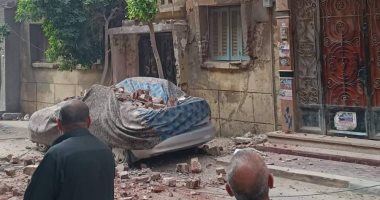 تهشم سيارة ملاكى أثر سقوط بلكونة أثناء توقفها فى الشارع دون إصابات بالمحلة