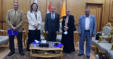 رئيس جامعة بنى سويف يستقبل مدير هيئة فولبرايت الأمريكية لبحث تعزيز التعاون