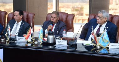 أعضاء لجنة النقل بمجلس النواب يشيدون بأعمال تطوير الطرق بمطروح