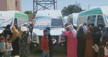 حياة كريمة بالإسماعيلية.. الكشف على 1950 مواطنا فى قافلة بالقصاصين.. صور