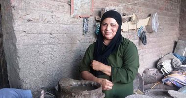خالتى "فرنسا" والطين.. قصة كفاح سيدة من الجنوب مع صناعة الفخار فى سن السابعة
