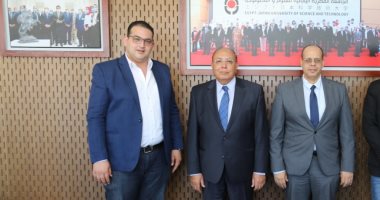 أكرم القصاص فى ضيافة الجامعة اليابانية ورئيس الجامعة يستعرض خطة دعم الصناعة