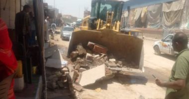 بدء تنفيذ مشروع تطوير ورفع كفاءة طريق السماد بأسوان بطول 8 كم.. صور