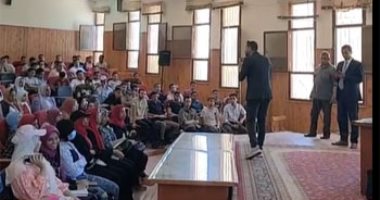 إقبال كبير من طلاب الثانوية العامة بالوادى الجديد على قوافل تعليمية ضمن حياة كريمة