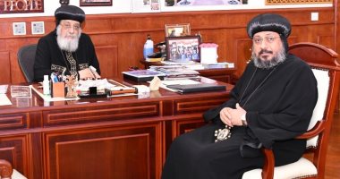 البابا تواضروس الثانى يستقبل أسقف الوادى الجديد والواحات لمناقشة أمور رعوية