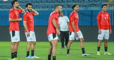 منتخب مصر يواصل الاستعداد لمباراتي غينيا وإثيوبيا في تصفيات أمم أفريقيا.. محمد صلاح يشارك في مران الفراعنة.. عزل محمد الشناوي في الفندق بعد إصابته بفيروس كورونا.. ومحاضرة خاصة من إيهاب جلال للاعبي الفريق القومي