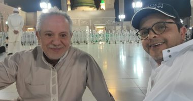 محمد هنيدى فى المسجد النبوى بالسعودية برفقة محمد محمود