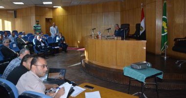 حياة كريمة.. محافظ المنيا يتابع معدلات تنفيذ المشروعات بمختلف القطاعات الخدمية