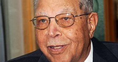 «استوكهولم +50»،.. حكاية نصف قرن فى قيادة العمل البيئي العالمي.. مصطفى كمال طلبة مؤسس مفهوم "دبلوماسية البيئة" قضى 23 عاماً مديراً تنفيذياً لبرنامج الأمم المتحدة للبيئة.. قائد الحوار بين الدول النامية والصناعية