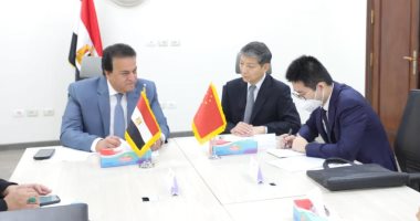 القائم بأعمال وزير الصحة يبحث مع سفير الصين توطين صناعة اللقاحات فى مصر 