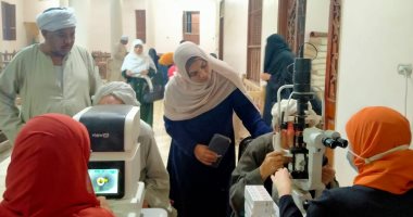 قافلة طبية لـ"القومى للمرأة" لدعم مواطنى قرية المحاميد بحرى فى الأقصر.. صور