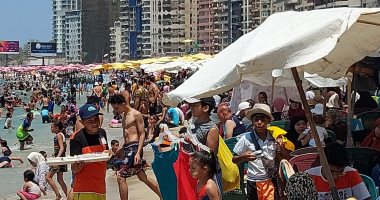 المصيف بدأ رسمى.. الآلاف يصطفون على الشواطئ المجانية بالإسكندرية.. لايف