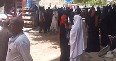 جنازة جدة الطفل يس.. ماتت حزنا بعد دهسه من سيارة تسير "عكسي" بأكتوبر (فيديو)