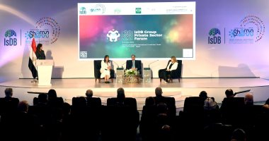 رئيس الوزراء على هامش الاجتماعات السنوية لمجموعة البنك الإسلامى للتنمية بشرم الشيخ: مصر تفتح أبوابها لكل مجالات الاستثمار.. ومنذ تولى الرئيس المسئولية وضعت مصر رؤية واضحة للتعامل مع التحديات وإعادة بناء الدولة