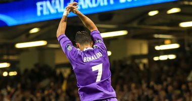 ريال مدريد يغازل كريستيانو رونالدو بصورة من احتفاله الشهير بقميص الملكي