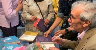 عبد الفتاح كيليطو يوقع "والله إن هذه الحكاية لحكايتى" فى معرض الرباط للكتاب.. صور