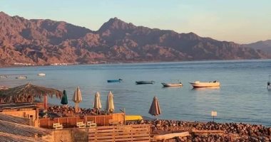 CNN تبرز سحر مدينة دهب بشواطئها ذات الرمال الذهبية وموقعها فى أحضان جبال سيناء