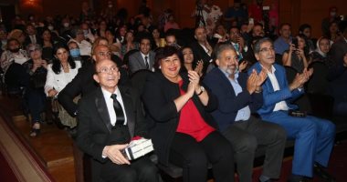 وزيرة الثقافة تشهد تكريم محمد صبحى من المتروبوليتان الأمريكية بالأوبرا.. صور