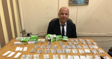 ضبط كمية من الأقراص المخدرة بحوزة راكبين بمطار القاهرة.. صور 