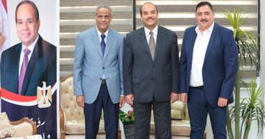 تسليم نائب رئيس جامعة العريش لشئون التعليم والطلاب مهام عمله اليوم