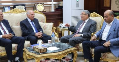نقيب المعلمين يلتقى محافظ المنيا لتعزيز خدمات المعلمين