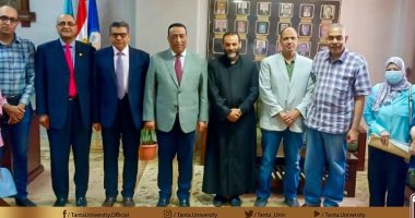 عميد "آداب طنطا" يستقبل راعى الكنيسة الكاثوليكية بطنطا والمحلة الكبرى