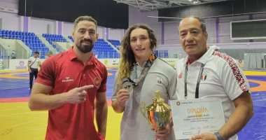 لاعبو المصارعة يحتفلون بميداليات الرانك الدولى.. صور