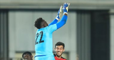 كلاكيت تانى مرة.. حارس غينيا يمنع مرموش من تسجيل أول أهداف منتخب مصر.. فيديو