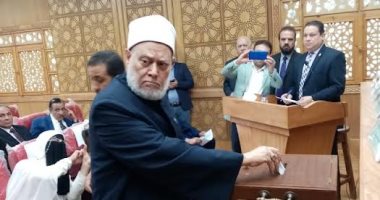 "القصبى" وعلى جمعة يدليان بصوتيهما فى انتخابات المجلس الأعلى للطرق الصوفية