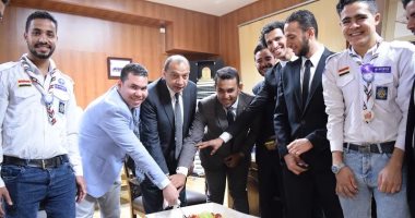 رئيس جامعة بنى سويف يستقبل وفد اتحاد طلاب الجامعة بمكتبه.. صور