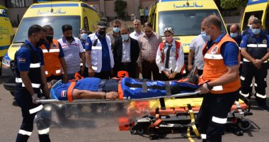 حياة كريمة.. محافظ الإسماعيلية يتفقد اصطفاف سيارات الإسعاف الجديدة.. صور 