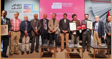 وزير الثقافة المغربى يشهد حفل تسلم جائزة ابن بطوطة بمعرض الرباط للكتاب.. صور