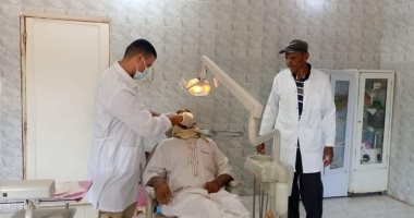 توقيع الكشف على 349 حالة مرضية خلال قافلة طبية فى الوادى الجديد