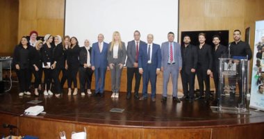 فى ختام مشروعات تخرج طلاب الإعلام الإلكترونى بالجامعة العربية المفتوحة تكريم القصاص وثابت وعماد حسين 