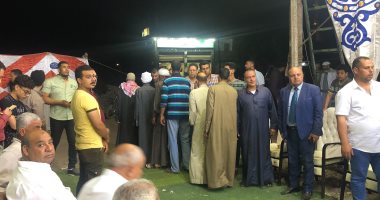 خرج يفسحهم بعد النجاح بالإعدادية فماتوا فى حادث.. عزاء أب ونجليه بالدقهلية