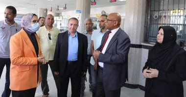 نائب محافظ الوادى الجديد تتابع منظومة العمل بالمركز التكنولوجى فى الخارجة