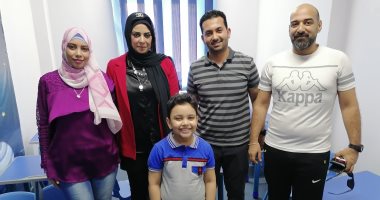 "مروان" الطفل المعجزة ببورسعيد يتحدى العمليات الحسابية بدقة وسرعة.. لايف