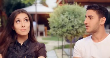 إزاى تعرف أن اللى قدامك كداب وبيحور عليك .. 6 إشارات لغة جسد بتكشفه  