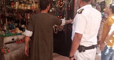 صور.. شرطة المرافق بالأقصر تحرر 103 محاضر إشغال وباعة جائلين وإزالات 