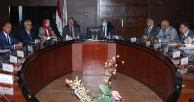 وزير النقل يستقبل السفير الإيطالى بالقاهرة لبحث التعاون فى قطاع السكك الحديدية