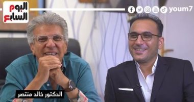خالد منتصر لـ"أهلا بيك": سأترك المعارك قريبا وأرتاح.. مشوار المحاكم ما بقاش فسحة.. كنت خايف من الزواج لحد ما قابلت سماح أبو بكر عزت.. والدها وافق على بدون شقة ملك ولا مؤخر أو قايمة.. "علىّ" الصحابى الأحب لقلبى