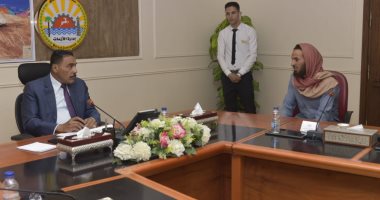 محافظ مطروح يعقد الاجتماع الدورى لخدمة المواطنين ويستمع لشكاواهم 